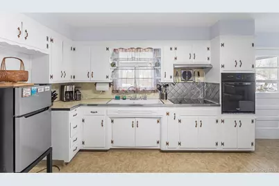 75 Beechwood Avenue, Poughkeepsie, NY 12603 - Photo 9