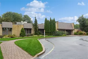 201 Bentley Ct E, Saint James, NY 11780 - Photo 25