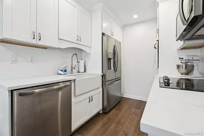 201 Bentley Court E, Saint James, NY 11780 - Photo 9