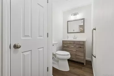 201 Bentley Court E, Saint James, NY 11780 - Photo 15