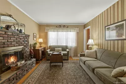 348 Carnation Avenue, Floral Park, NY 11001 - Photo 7