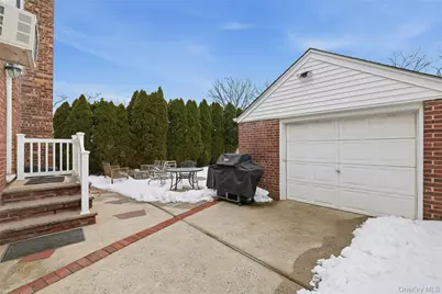 348 Carnation Avenue, Floral Park, NY 11001 - Photo 21