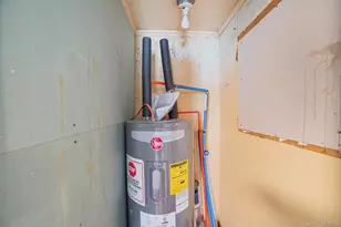 1049 Woodcrest Ave, Riverhead, NY 11901 - Photo 11