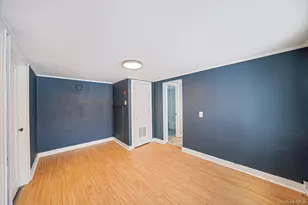 1049 Woodcrest Ave, Riverhead, NY 11901 - Photo 3