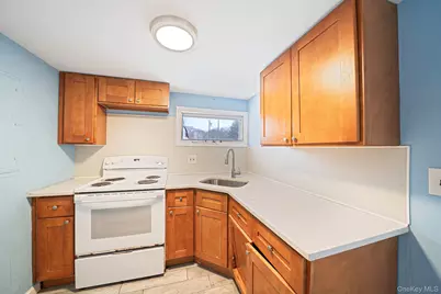 1049 Woodcrest Avenue, Riverhead, NY 11901 - Photo 9