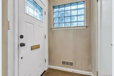 409 Titus Way, East Williston, NY 11596 - Photo 3