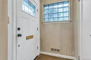 409 Titus Way, East Williston, NY 11596 - Photo 3