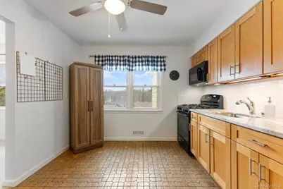 219 Old Mamaroneck Road, White Plains, NY 10605 - Photo 9