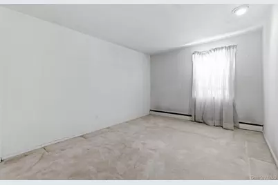 425 Old Courthouse Road, Manhasset Hills, NY 11040 - Photo 21