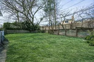 425 Old Courthouse Rd, Manhasset Hills, NY 11040 - Photo 5