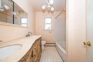 425 Old Courthouse Rd, Manhasset Hills, NY 11040 - Photo 19