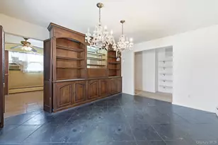 425 Old Courthouse Rd, Manhasset Hills, NY 11040 - Photo 11