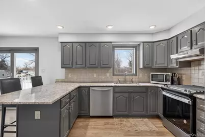 16 Darlene Drive, Poughkeepsie, NY 12601 - Photo 9