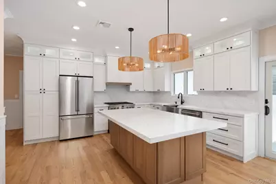 3356 Carrollton Avenue, Wantagh, NY 11793 - Photo 9