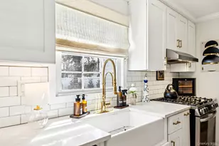 4 Jeffrey Ln, Setauket, NY 11733 - Photo 7