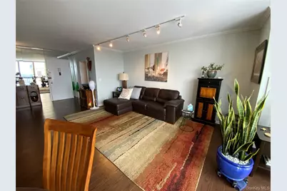 27110 Grand Central Parkway #31Y, Floral Park, NY 11005 - Photo 5