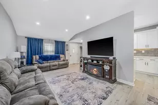 9 Allegheny Dr E, Farmingville, NY 11738 - Photo 7