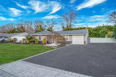 9 Allegheny Drive E, Farmingville, NY 11738 - Photo 3