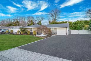 9 Allegheny Dr E, Farmingville, NY 11738 - Photo 3