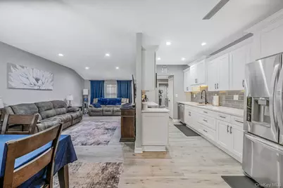 9 Allegheny Drive E, Farmingville, NY 11738 - Photo 11