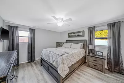 9 Allegheny Drive E, Farmingville, NY 11738 - Photo 15