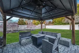 9 Allegheny Dr E, Farmingville, NY 11738 - Photo 25