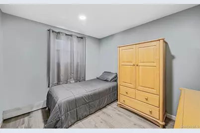 9 Allegheny Drive E, Farmingville, NY 11738 - Photo 21