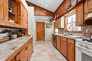 318 B Mill Rd, Manorville, NY 11949 - Photo 7