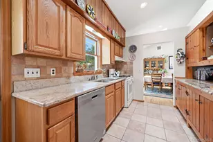 318 B Mill Rd, Manorville, NY 11949 - Photo 11