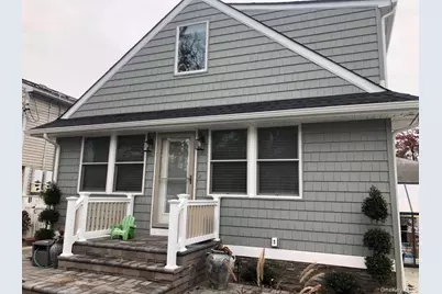 286 Beachview Street #B, Copiague, NY 11726 - Photo 1