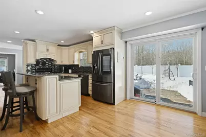 106 Park Avenue, Miller Place, NY 11764 - Photo 7