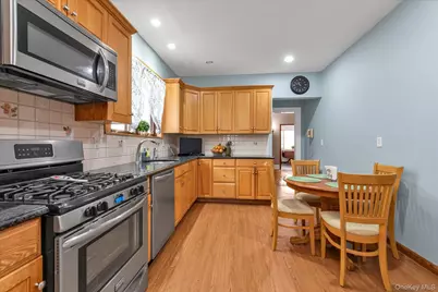 23 Thompson Place, Lynbrook, NY 11563 - Photo 7