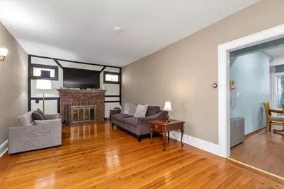 23 Thompson Place, Lynbrook, NY 11563 - Photo 5