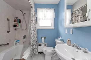 23 Thompson Pl, Lynbrook, NY 11563 - Photo 11