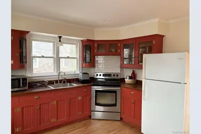 325 Wiggins Street #1st fl, Greenport, NY 11944 - Photo 7