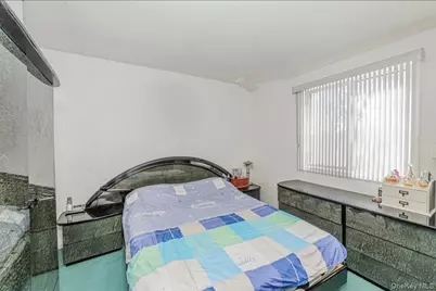 212 Ilyssa Way, New York, NY 10312 - Photo 7