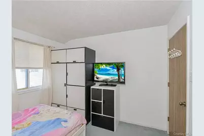 212 Ilyssa Way, New York, NY 10312 - Photo 9