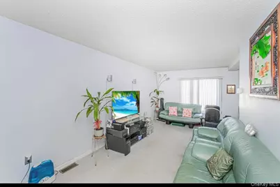 212 Ilyssa Way, New York, NY 10312 - Photo 3