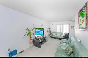 212 Ilyssa Way, New York, NY 10312 - Photo 3