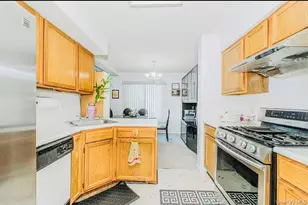 212 Ilyssa Way, New York, NY 10312 - Photo 5