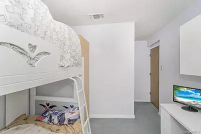 212 Ilyssa Way, New York, NY 10312 - Photo 5