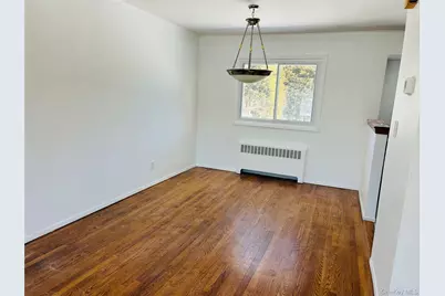 19 Alan Court, Plainview, NY 11803 - Photo 3