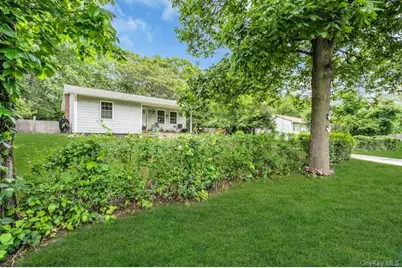 13 Carr Lane, Medford, NY 11763 - Photo 1