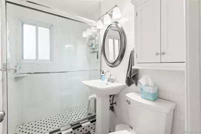 326 Edmunton Drive #L7, North Babylon, NY 11703 - Photo 9