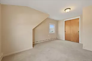 25 Peacock Ln, Levittown, NY 11756 - Photo 15