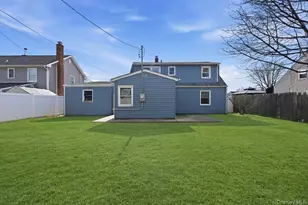 25 Peacock Ln, Levittown, NY 11756 - Photo 21