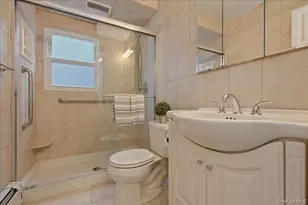 25 Peacock Ln, Levittown, NY 11756 - Photo 13