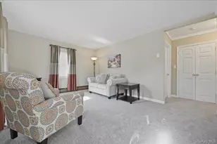 25 Peacock Ln, Levittown, NY 11756 - Photo 9