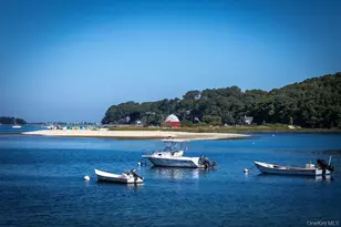 131 Fleets Cove Rd, Huntington, NY 11743 - Photo 37