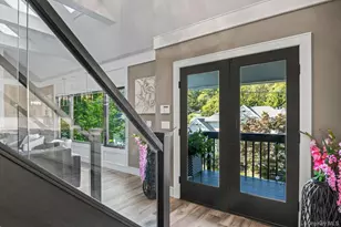 131 Fleets Cove Rd, Huntington, NY 11743 - Photo 3